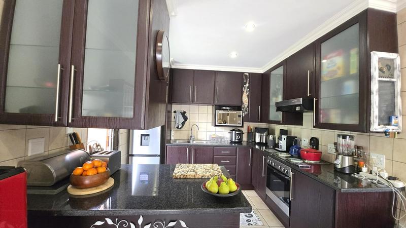 2 Bedroom Property for Sale in Gateway Manor North West